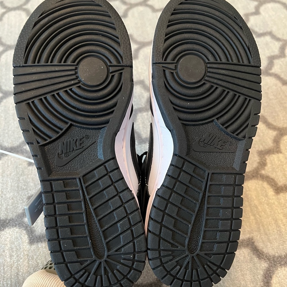 Nike PANDA Dunks - Picture 2 of 4